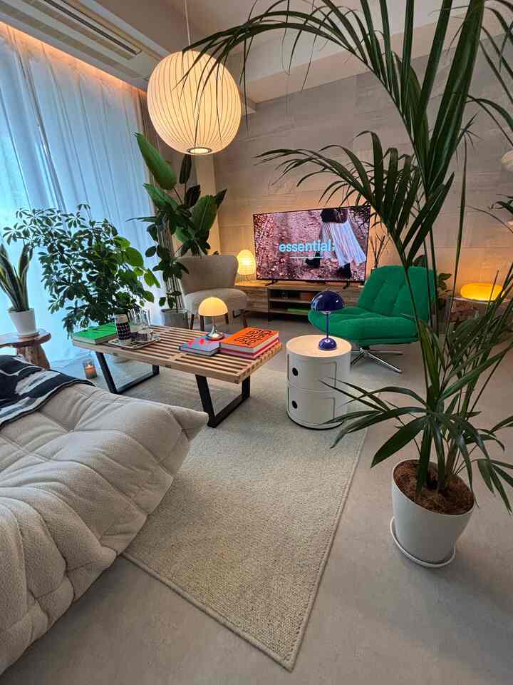 植物と間接照明。ミッドセンチュリーと北欧。ホテルライクな空間に差し色のアイテム。 #リーンロゼ　#アンドトラディション　#イサムノグチ