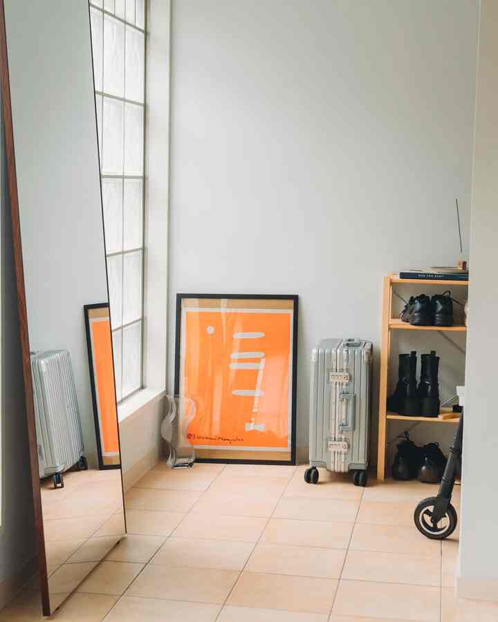 A sunny entryway 🥧
#poster #靴箱 #収納