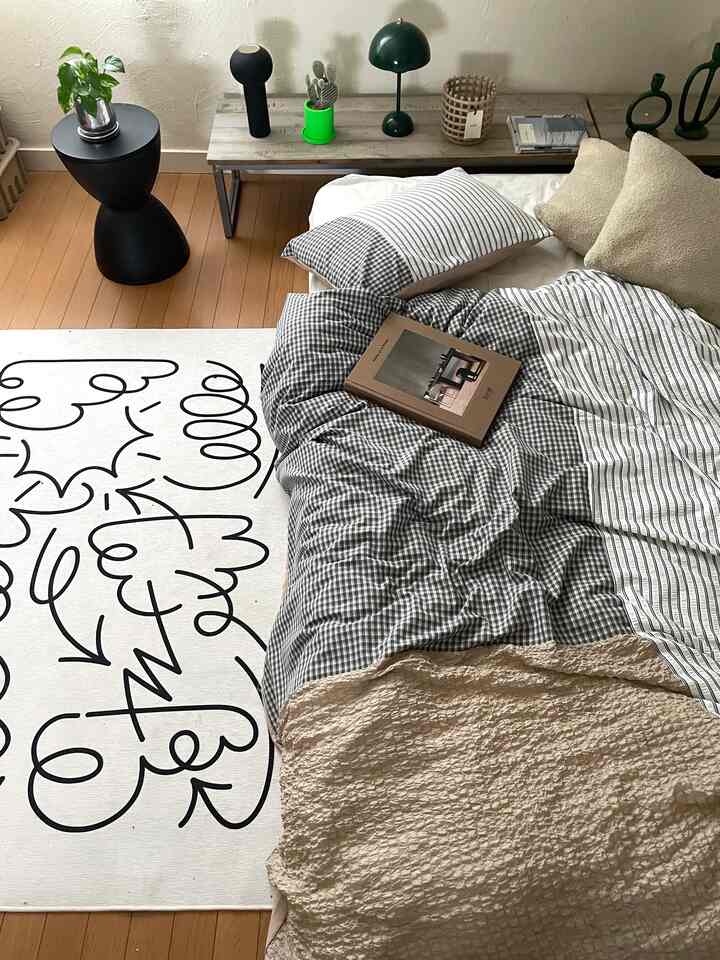 2026年新しく布団カバー&枕カバーかえました！
ラグはohouseショッピングで購入したものです。
#2026Ohouse新生活　#ベッドルーム　#賃貸インテリア　#布団カバー　#ohouseショッピング　#ラグ