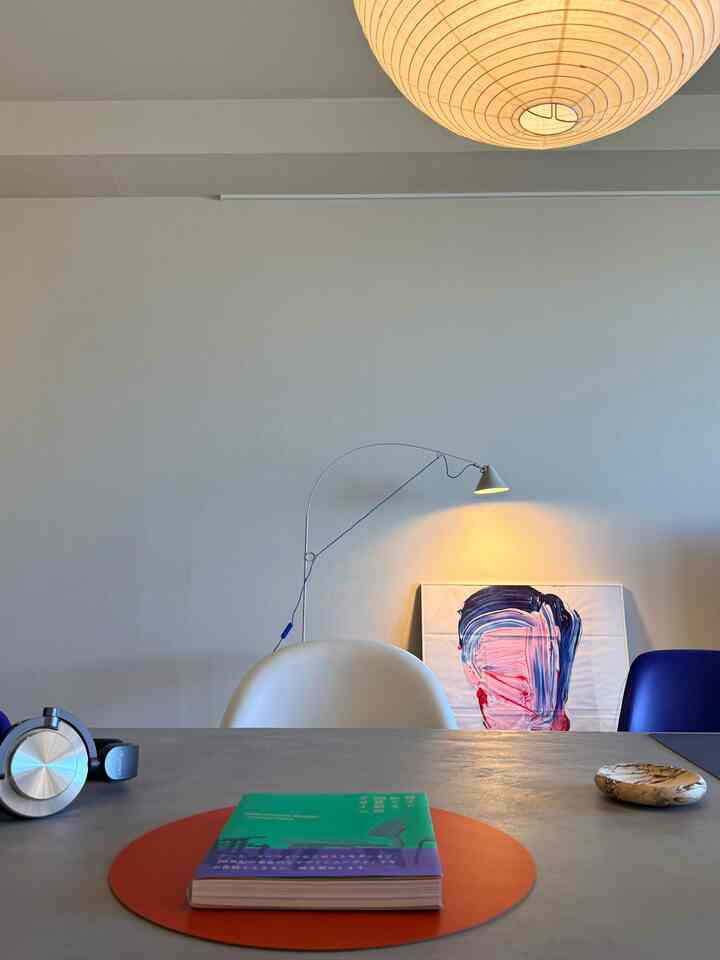 静かな時間と、ミッドセンチュリー。
A quiet mid-century modern moment.

#interiorreels #midcenturymodern #interiordesign
#minimalinterior #reelsjapan