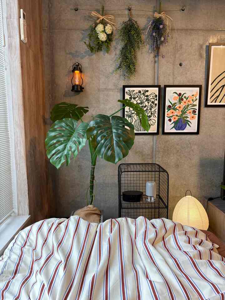 View from the bed ◎ (Autumn/Winter Edition)
#LivingAlone #ベッド周り #壁紙リメイク