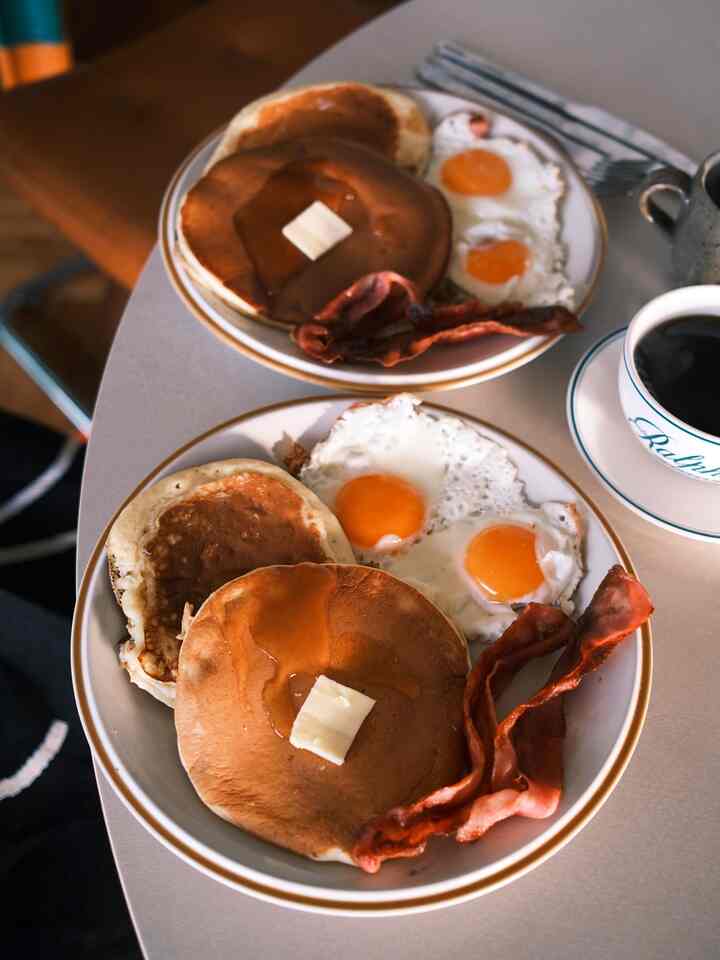 American Breakfast!

年末から一度作ってみようと思っていた朝ごはん🥣

卵を四つ使うか、震えながら悩みました笑

贅沢朝ごはん🥞🥓🍳

#中古マンション
#中古マンションリノベーション
#朝ごはん
#マンションリノベ
#地方暮らし
#私のお部屋
#아침밥
#ohouse
