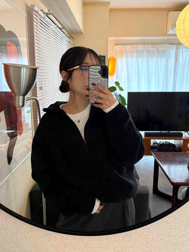 どんどん欲しかったインテリア雑貨買えてて嬉しい🫶🏻我が家のフォトスポット✨

#1LDK #12畳インテリア #12畳 #ふたり暮らしインテリア #roomtour #myroom #myhome #賃貸インテリア #お部屋紹介 #ミッドセンチュリー #韓国インテリア #二人暮らしインテリア