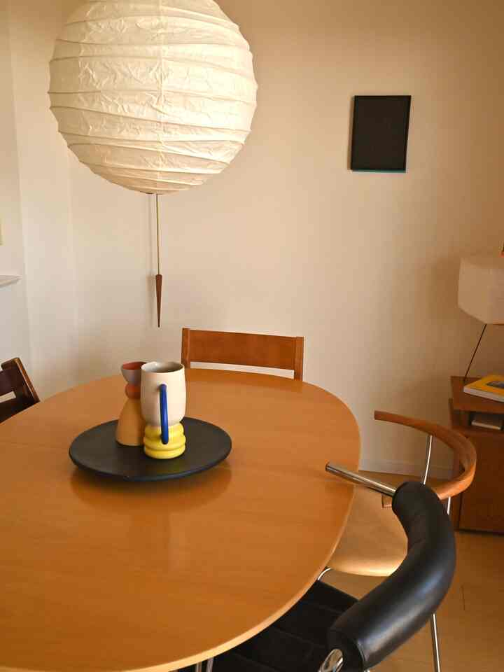 #ダイニング #tecta #akari #muuto #FRAMA
#ダイニングテーブル #フリッツハンセン 

新年新たにダイニングのインテリア変更中です🪑🖼️

■購入先はリンクより🛒🔗
アートはロンドンの作家さんより輸入しました🖼️自然の土、石、木を混ぜたアートでシンプルながら力強く、美しいです
