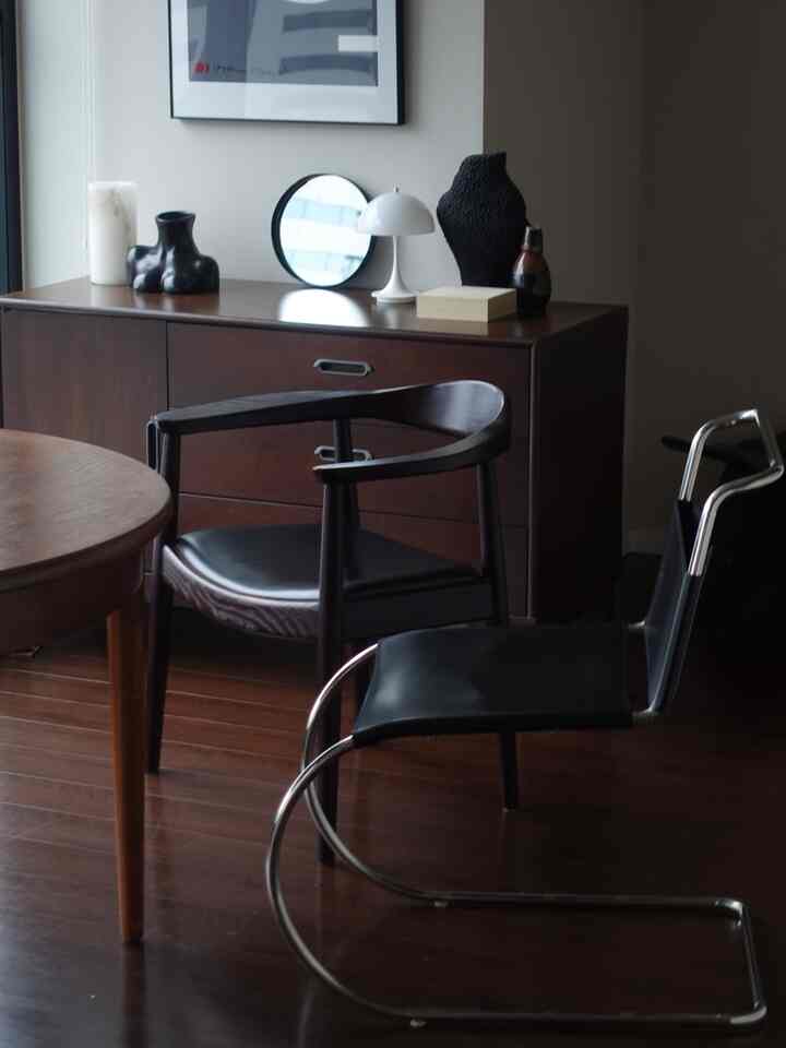 ここの空間ダイスキ…🫶🏻
チェストもダイニングテーブルもヴィンテージです。

#チェスト　#ダイニングテーブル　#ヴィンテージ　#イス　#チェア
#インテリア