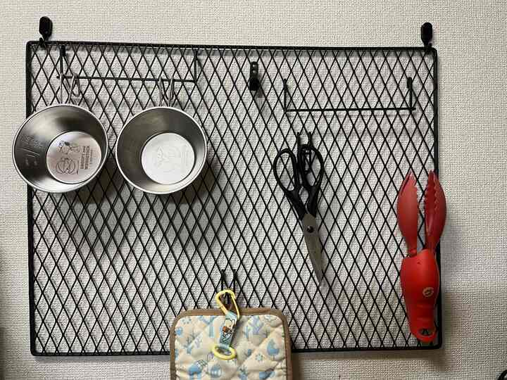 食器棚にしまうと使わなくなってしまうためぶら下げることにしました
色々な、関連商品があるので使いやすくなりました。

#カインズ