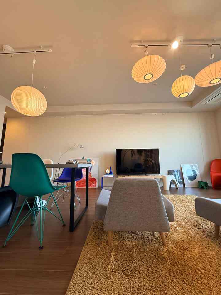 リビング＆ダイニングスペース

アート / デザイン
#vernerpanton #vitra #isamunoguchi #akari #andywarholart #hamanmiller #cibone #hay #武田鉄平

インテリア / ライフスタイル
#livingroom #tokyolifestyle #curatedhome
#minimaljapan #tokyodesignscene #slowinterior
#homewithintent #quietluxuryhom#designloversclub #spaceswelove