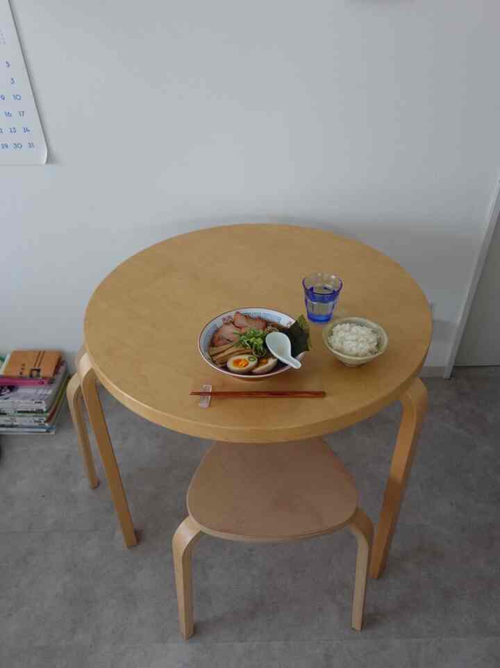 Aku ingin menggunakan mangkuk ramen, jadi aku sengaja membeli rebung dan char siu lalu menyajikannya di dalamnya. 😛

#artek #ikea #食卓