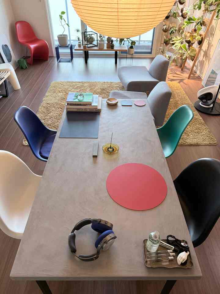 amabro TWO TONE インセンスホルダー。
色の切り替えが空間にちょうどいい余白をつくる。

#amabro
#incenseholder
#インセンスホルダー
#お香のある暮らし
#ミニマルインテリア
#インテリア好きな人と繋がりたい
#two_tone