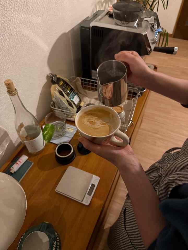 毎日練習してます☕️
お家モーニング🏠
#ナチュラルインテリア　#暮らしを楽しむ　#日常　#お家カフェ　#2026Ohouse新生活