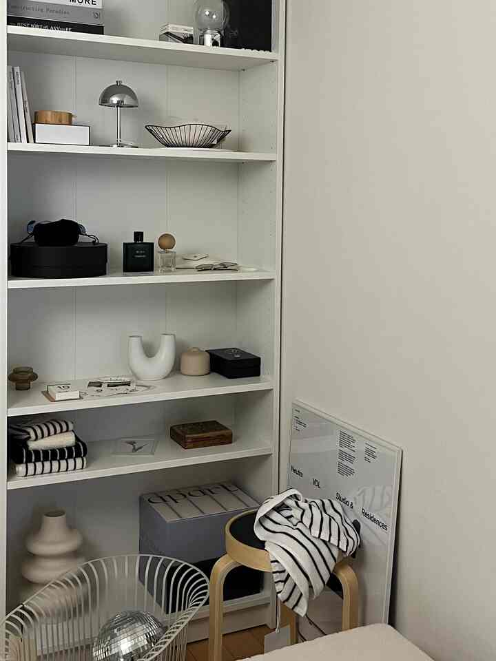 Kamar Tidur 🛏️

Sejak aku punya Billy, aku sekarang bisa mengatur semuanya dengan lebih baik 🤍

#2026OhouseNewLife #ikea #ビリー #vamir #ナッティーカラースツール #リボンバスケット #bedroom #寝室インテリア #hmhome