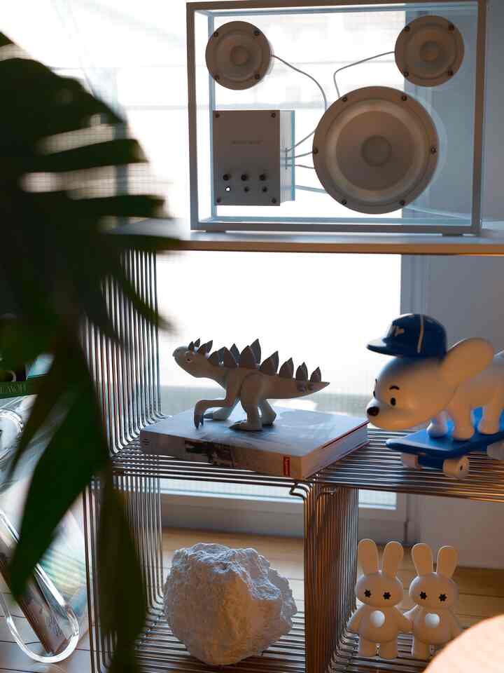 最近のMontanaワイヤーシェルフの上は、スピーカーに合わせて白系でまとめてみてます🔥

#一人暮らし
#1LDK
#moderndeco