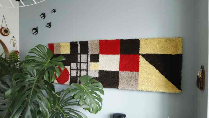 #ウォールアート
このタペストリーは、ヨーロッパの60年代頃のもので、だいぶ色もくすみ、全体的にやれているところがヴィンテージ家具にも合うから好き