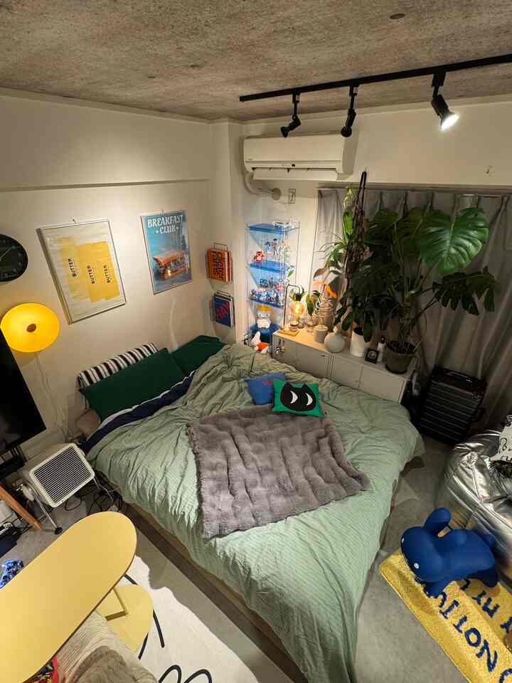 ベッド周り
壁スッキリしました

最近ハマった
ブロック🧸🤎

夢中になり過ぎて
追加で２つポチりました

没入感すごくて
無になって
時間があっという間に過ぎます☺️


#趣味時間 
#ブロック 
#ベアブロック 
#ベッド 
#布団カバー 
#寝具 
#サイドテーブル 
#ラグ 
#ポスター 
#1k 
#賃貸マンション 

