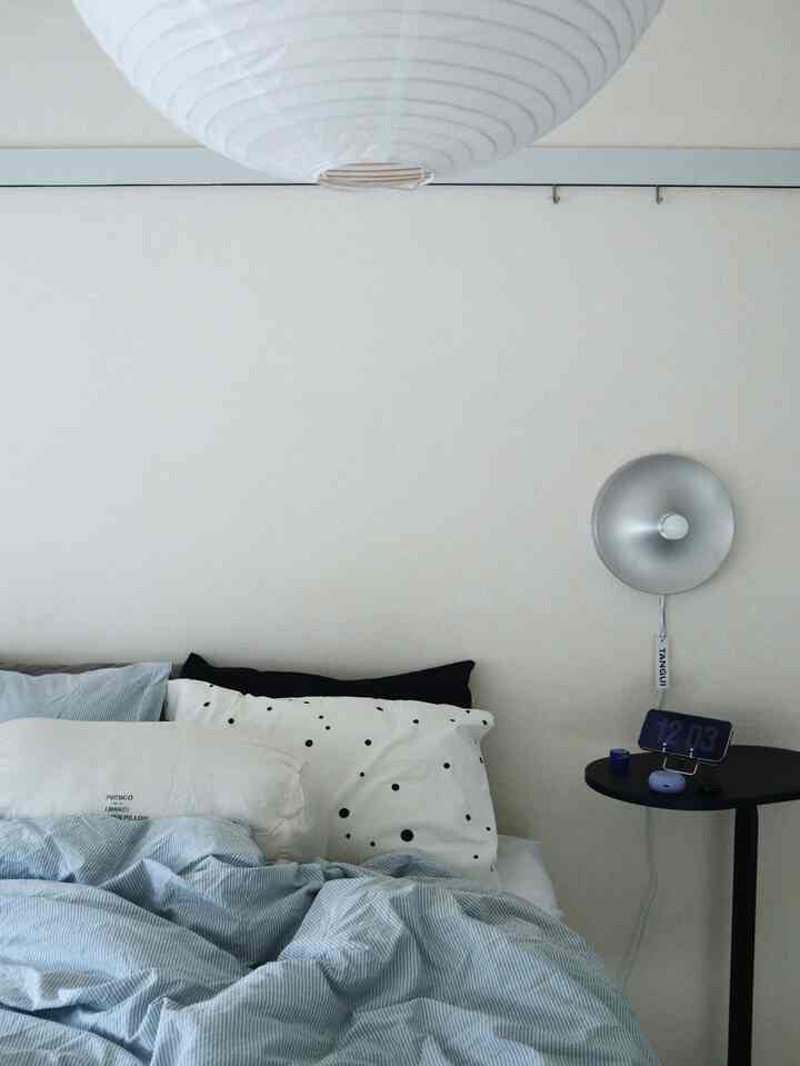 掛け布団カバーをグラフチェックからくすみブルーのストライプに変えました ☺︎

可愛いカバー探し中 ☺︎







#Koreaninterior #無機質インテリア #モノトーンインテリア #差し色 #差し色インテリア #シンプルインテリア #インテリア #韓国インテリア #海外インテリア #シンプリスト #ミニマル #IKEA #HAY 