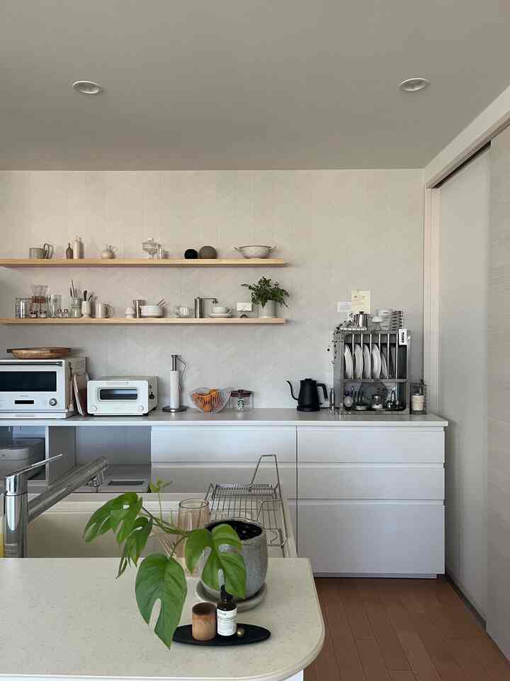 お気に入りのキッチン🩶🌿

#2026Ohouse新生活 #vamir #ogre #ステンレスラック #ikeaメトード #キッチン背面 #飾り棚 #韓国インテリア #scope #fermliving #zarahome #lexon #mina