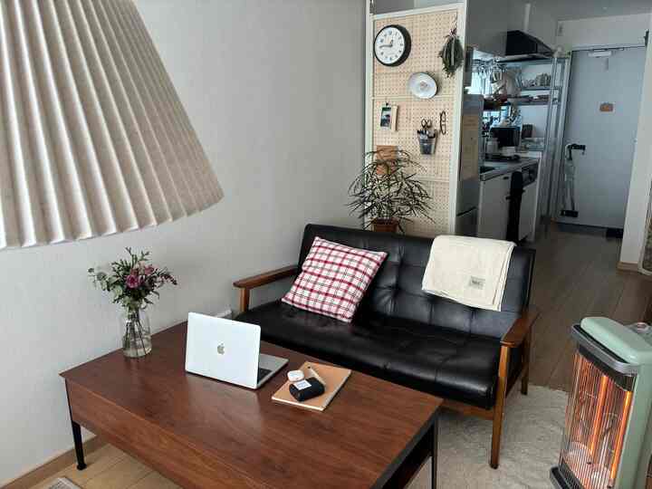 점심, 듬뿍 양의 빛이 들어가는 1R 🌞



#暮らしを整える #丁寧な暮らし #心地よい暮らし #おうち時間 #お部屋時間 #roomtour #今日の家 #今日の家のインテリア＃ミニマルインテリア＃ナチュラルインテリア＃ホワイトインテリア＃ウッドインテリア＃感性インテリア＃感性集
