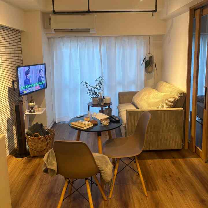 #新居　#リビングダイニング

引っ越して1ヶ月、とりあえずソファが届いてくつろげるようになった