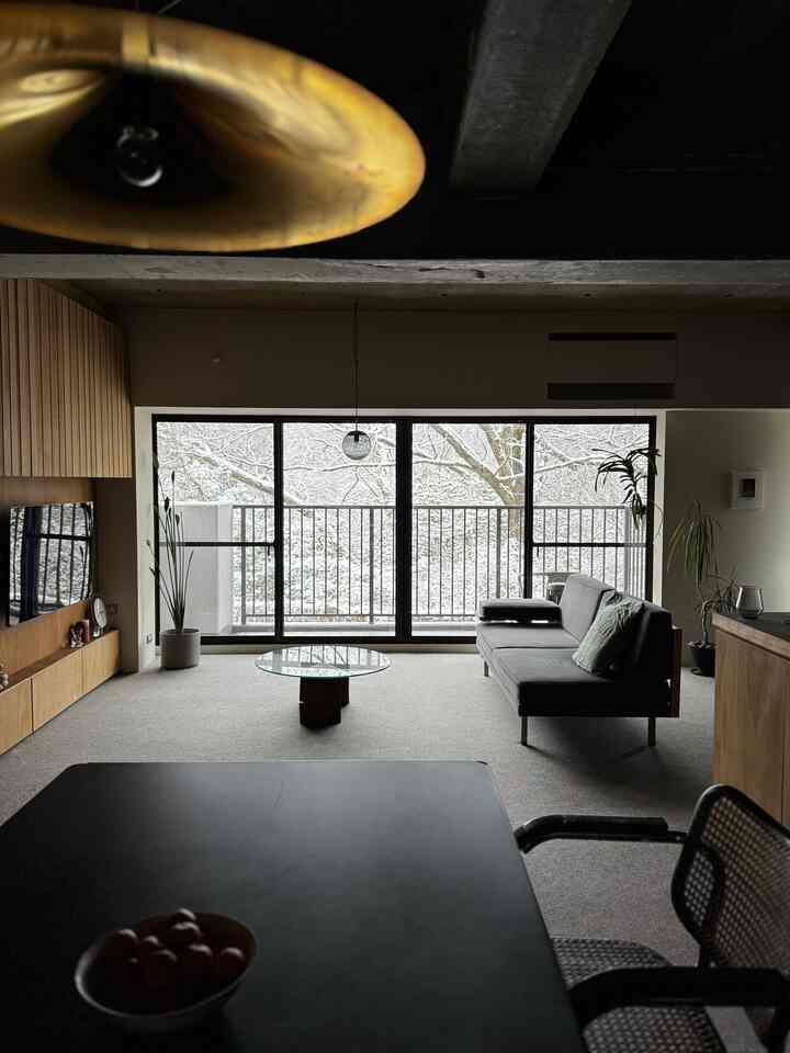 日曜日の雪景色❄️

　
#マンションリノベーション
#ワンルーム
#借景のある暮らし