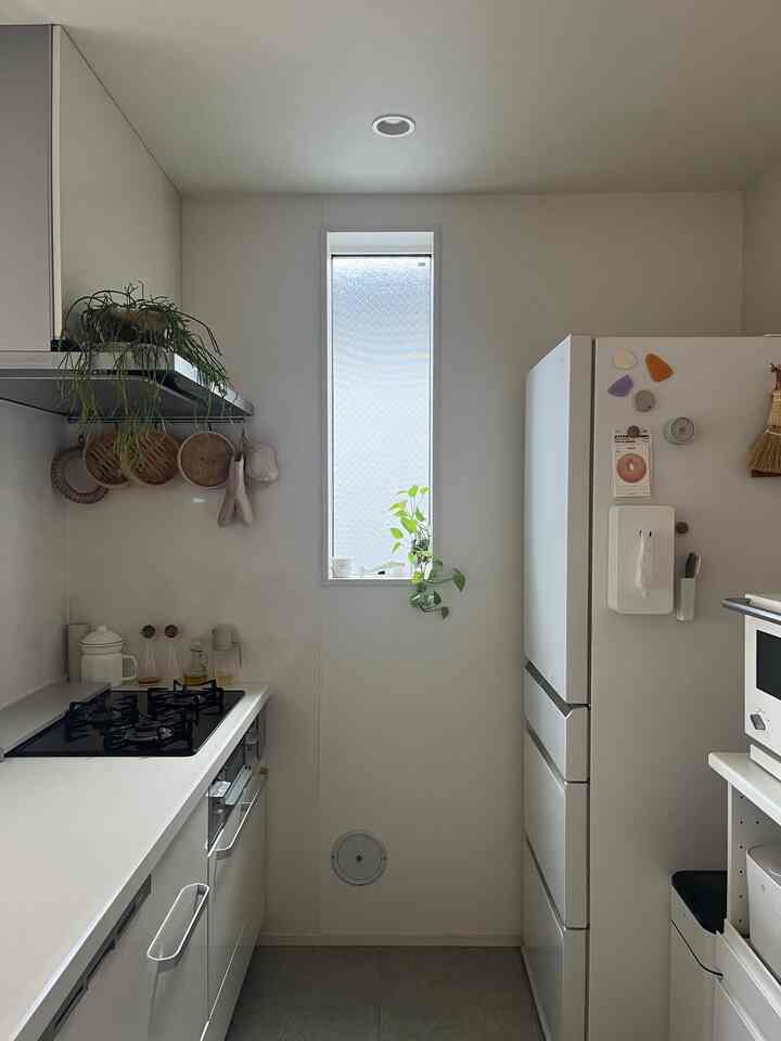 キッチン🌿
床はフロアタイルでDIYして
コンクリート調にしてます🤍

#キッチン #kitchen #キッチンインテリア #フロアタイル #フロアタイルdiy #韓国インテリア #ホワイトインテリア

