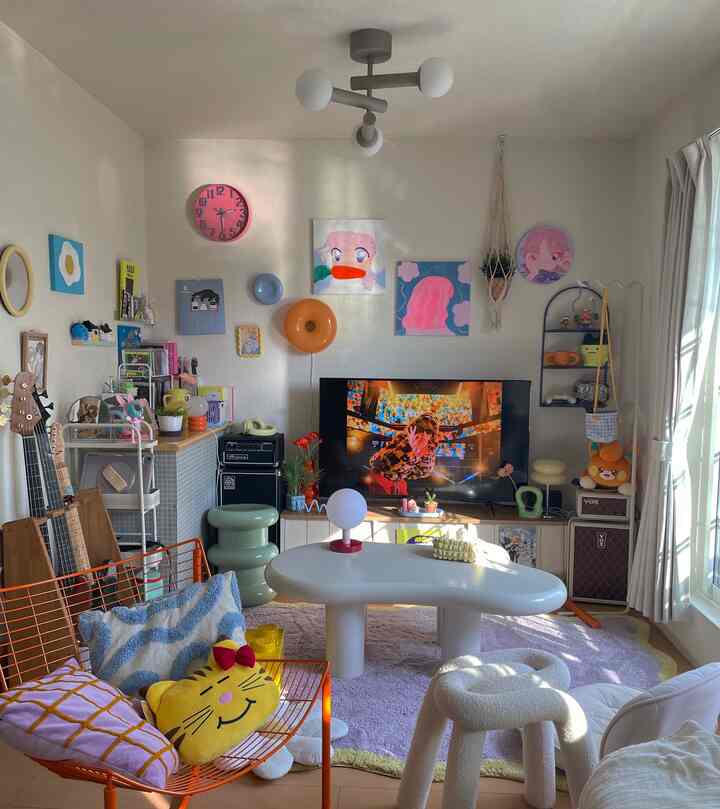 ラグ新調しました！Francfrancのなみなみラグのパープル×イエローが安くなってたので💜IKEAの定番チェアもセールでゲットです💪
#IKEA #Francfranc #オタク部屋 #カラフルレイアウト #海外風