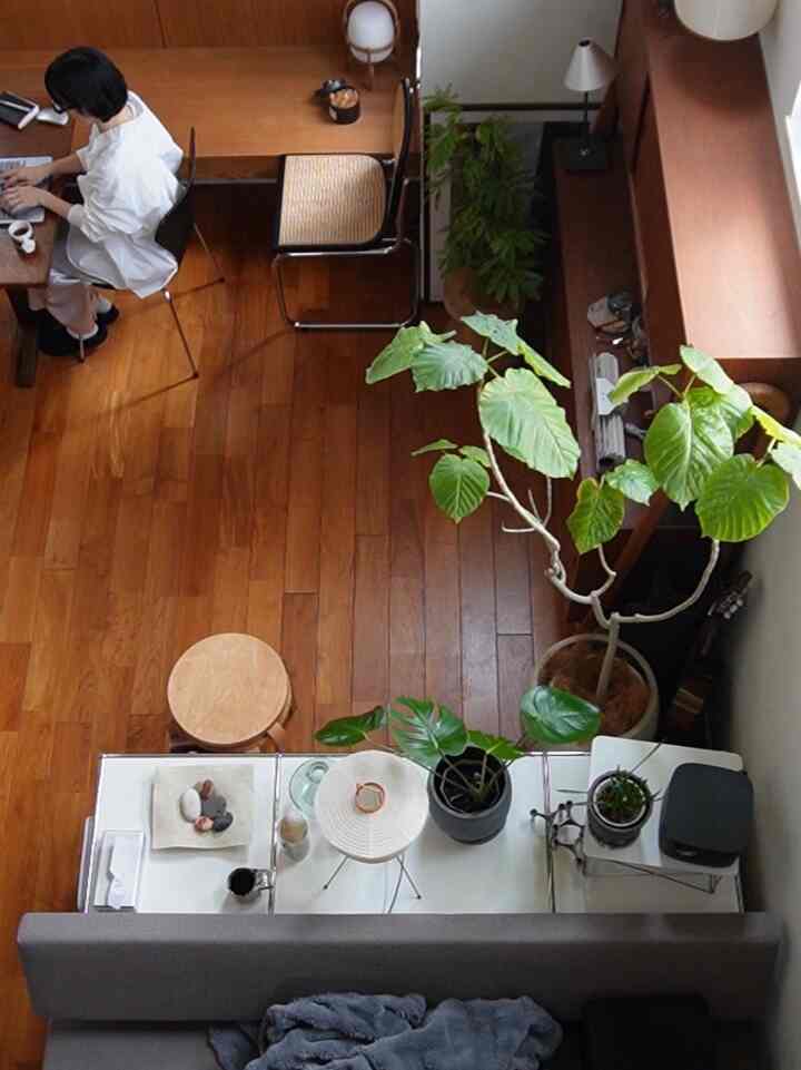 仕事したり、くつろいだり

やっぱり家が好き。

#リビングルーム　#チーク材 #吹き抜けリビング