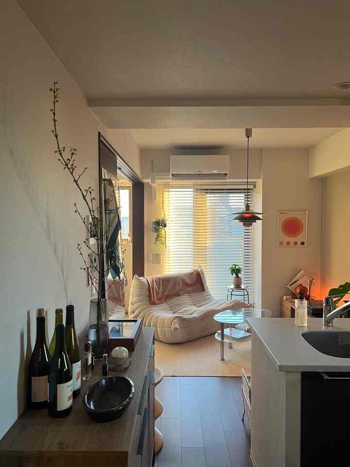 だんだん暖かい日が増えてきたので春の訪れを感じます、、、早すぎるか🍀

#ルームツアー #リビングルームインテリア
#リーンロゼ #間接照明のある暮らし