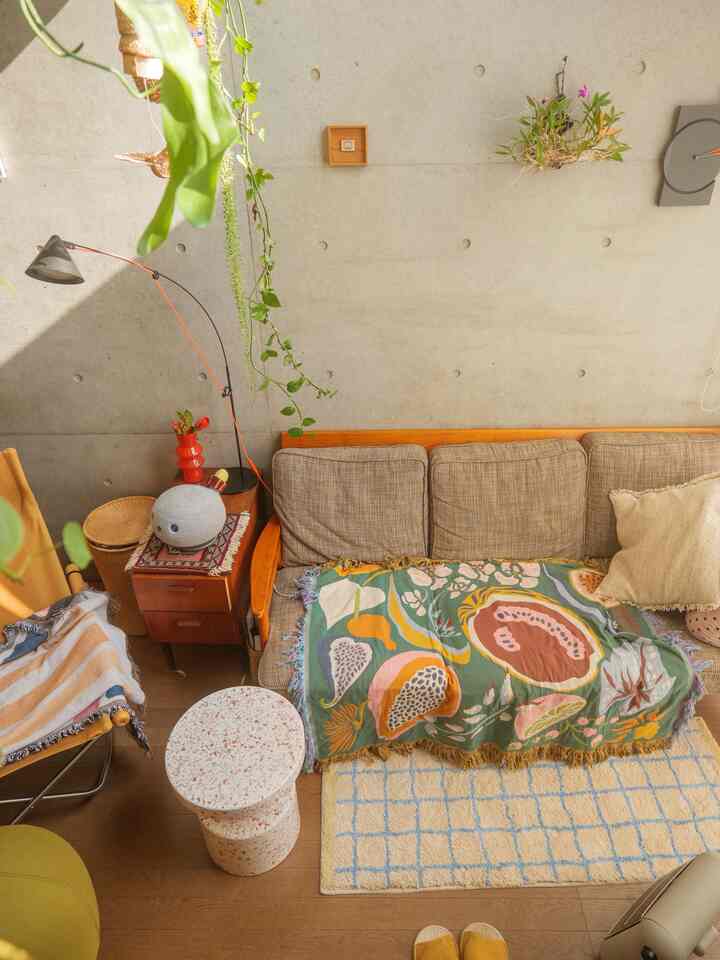 模様替えしたソファまわり

#2人暮らし　#ソファ　#ソファコーデ　#コンクリート部屋