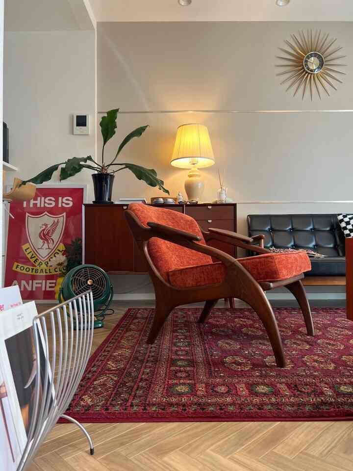 When incorporating wood grain into a room, it's easy to buy wood-grain print items, but I try to choose items made with real wood.
This small difference can make a big difference in the atmosphere of a room. 🪵

#2026OhouseNewLife #ミッドセンチュリー #ミッドセンチュリーモダン #ラウンジチェア #ラグ #マガジンラック #サイドボード #アメリカンヴィンテージ #ヴィンテージ #カリモク #kチェア #アクメファニチャー #acmefurniture #クッションフロア #ヘリンボーン #サーキュレーター #観葉植物 #テーブルランプ #時計 #掛け時計 #ウォールクロック #ソファ