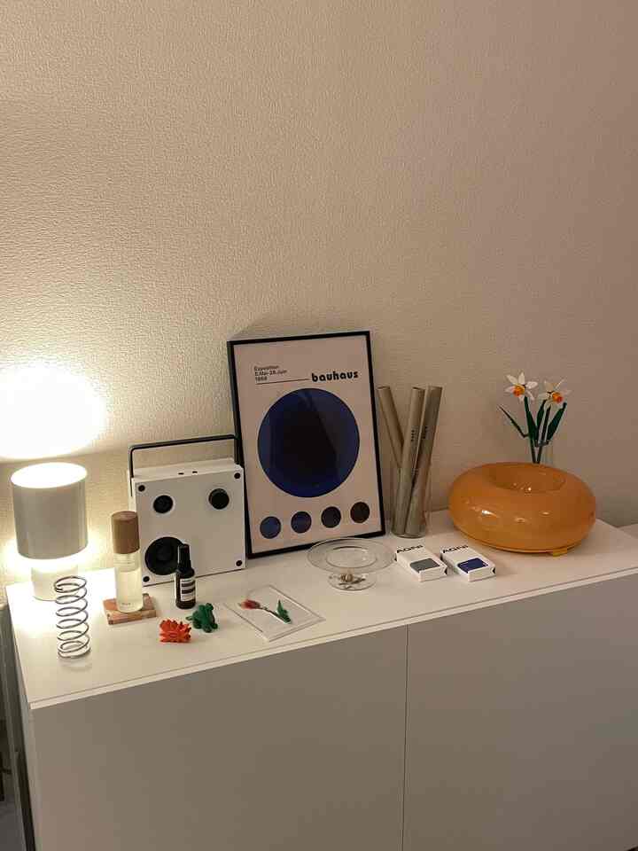 Just adding one item completely changes the impression! 
I also purchased a silver poster frame, so I'm looking forward to receiving it! 
#poster #ベスト #besta #1k #賃貸