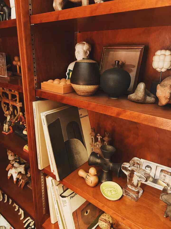 Study

The framework for the living room is pretty much complete,
so I think I'll start working on the details of my study.

So fun!

#Study #フォークアート #民芸 #世界の民芸 #本棚