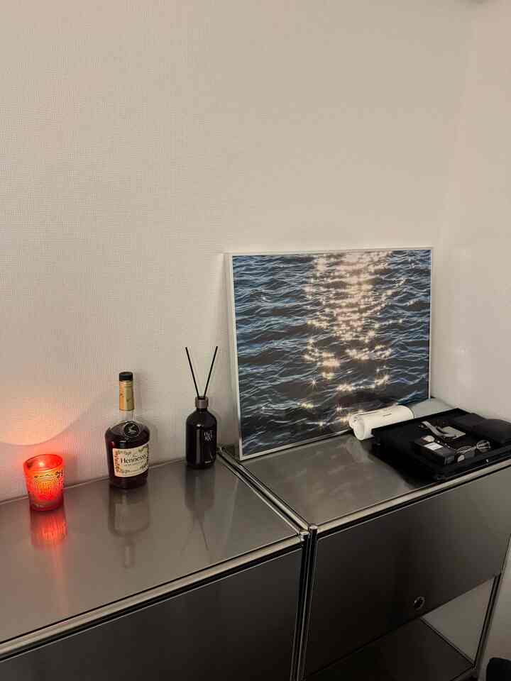 I love the balance between the texture of stainless steel and the warm light.
#stainlesssteel
#cabinet
#simple
#silverinterior
#minimal
#moderninterior
#metalinterior
#stainlesssteel
#quietspace