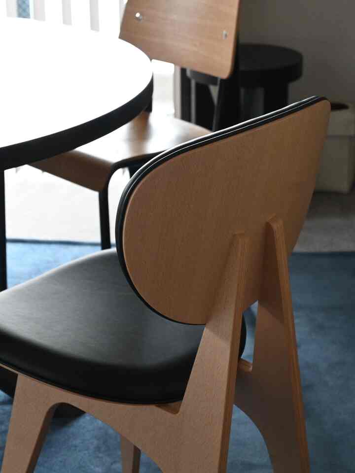 並べたかったふたつの椅子🪑🪑
#天童木工 #坂倉準三 #長大作 #小椅子 #standardchair #vitra #jeanprouve