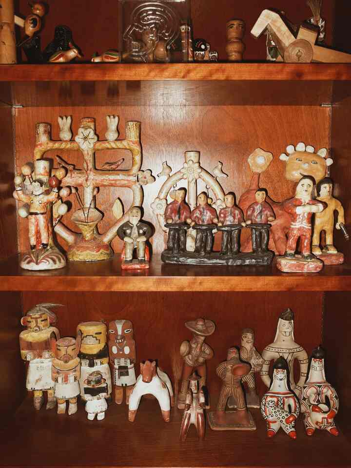 Fun Friends
Folk art from Mexico, the United States, Russia, and more

#FolkArt #民芸 #世界の民芸 #コレクション #棚 #リノベーション