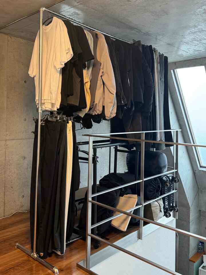 Ohouseで販売中のハンガーラックを新調しました！
見た目も完璧で色んなサイズ展開があるので
おすすめです！

#収納家具
 #Ohouseshopping #2026Ohouse新生活
#ステンレス #作業台
#炊飯器　#ティファール
#一人暮らし　#一人暮らし部屋 #一人暮らしアイテム 
#aarke
#ケトル #バルミューダ #BALMUDA
#一人暮らし　#1人掛けソファ #一人暮らし部屋 #一人暮らしアイテム #一人暮らしインテリア　#一人暮らしの家
#コンクリート #コンクリート打ちっぱなし
#IKEA #IKEA家具 #IKEAソファ #ソファ #ソファインテリア #ソファおすすめ #ソファのおすすめ 