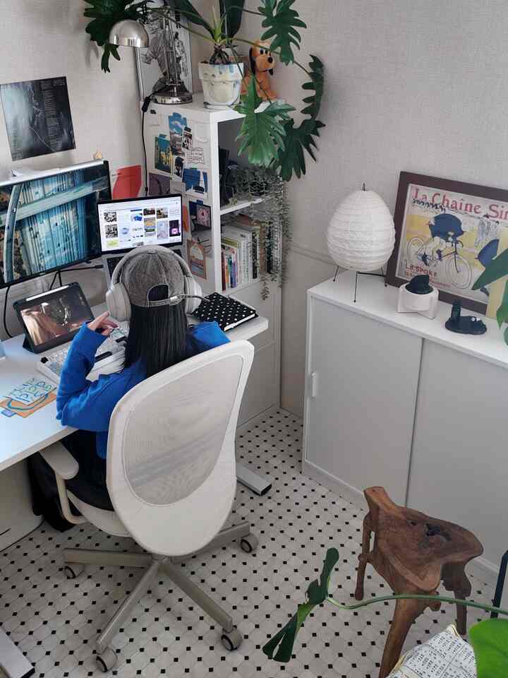 仕事部屋完成✨白ベース×青アイテム中心に集めています🩵

#homeoffice #workfromhome #deskinterior #officeinspiration