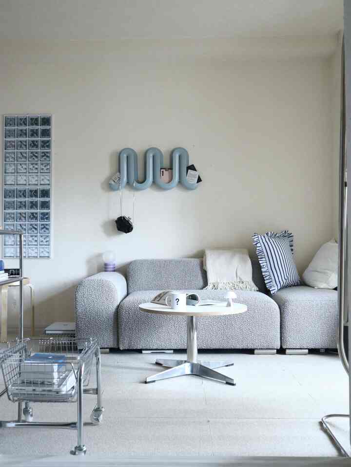 Bingkai jendela bergaya blok kaca 🪟
Awalnya saya ragu untuk membelinya, tetapi terlihat sangat realistis dan saya menyukainya!♩
Saya ingin beberapa untuk ruangan lain juga!💭

.











.

#InteriorKorea #interior #interiororganik #interiorsederhana #interior #interiormonoton #simplist #interiorruangtamu #pembelian #kehidupansederhana #interiorluarnegeri #bingkaijendelablokkaca #blokkaca