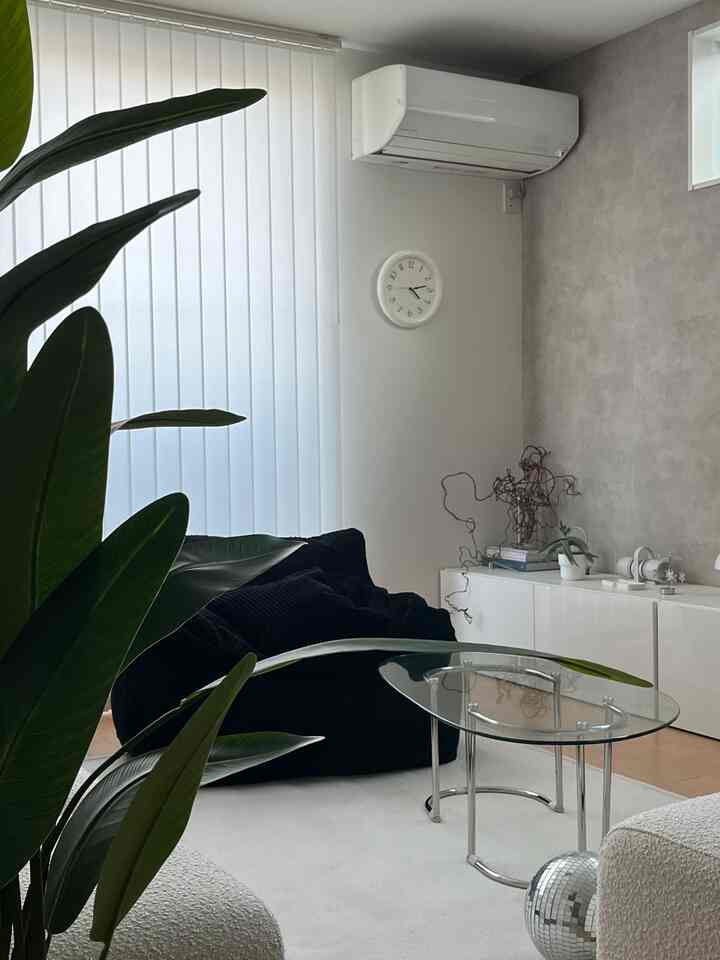 Welcoming a new plant!
Roomnhome's Banana Plant (150cm)
It's a fake plant, but it's so cute! 🌿

#2026OhouseNewLife #loosy #loosyソファ #roomnhome #ルームアンドホーム #観葉植物 #フェイクグリーン #韓国インテリア