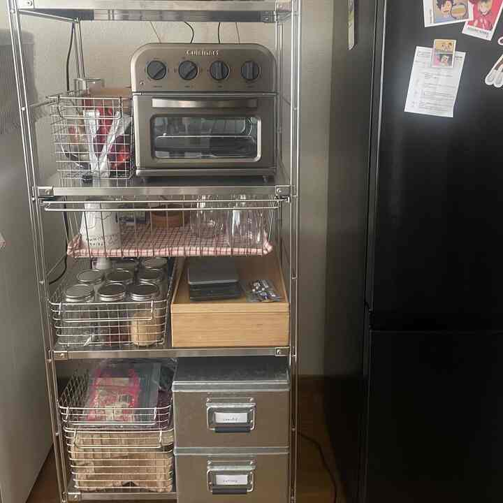 わかりやすく収納。
IKEAの瓶と無印のケースの相性が抜群🫙

#キッチン　#グラス　#1LDK #無印　
#調味料収納
