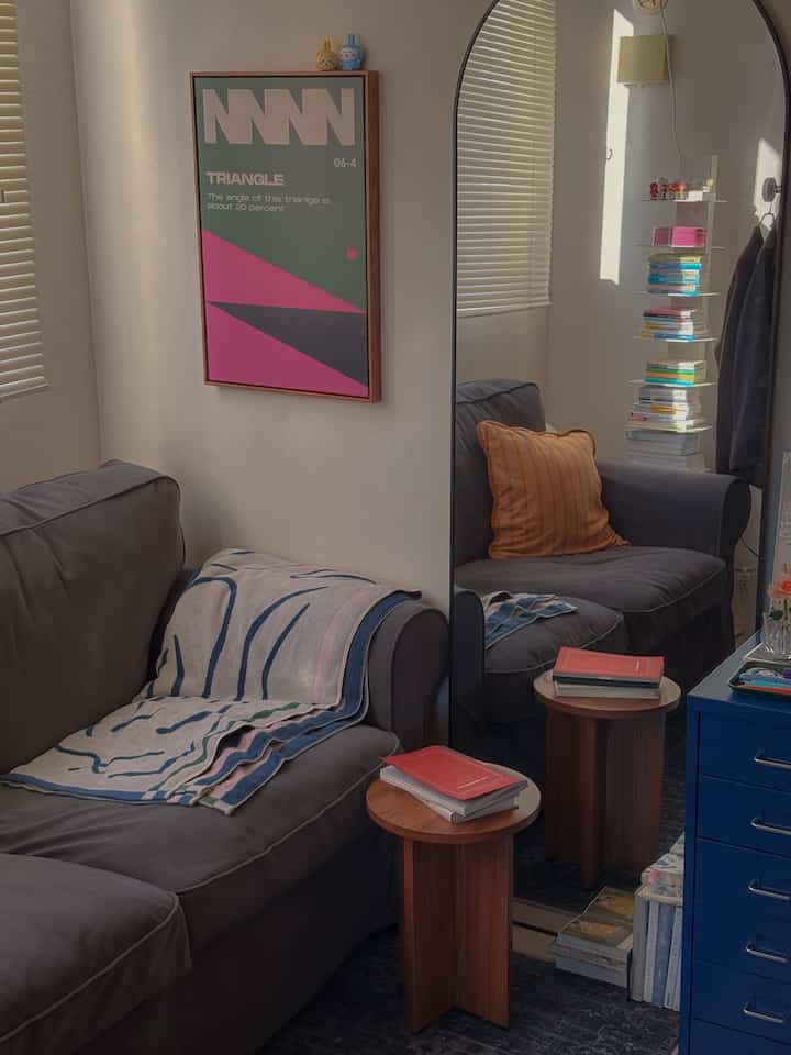 カラフルなカフェスペースがお気に入り☕️💭

色をたくさん使いたい場合は、
色のトーンを合わせることで統一感を出せます🥰

#2026Ohouse新生活
#賃貸
#カフェコーナー
#カフェスペース
#おうちカフェ
#収納
#ブックタワー
#サイドテーブル