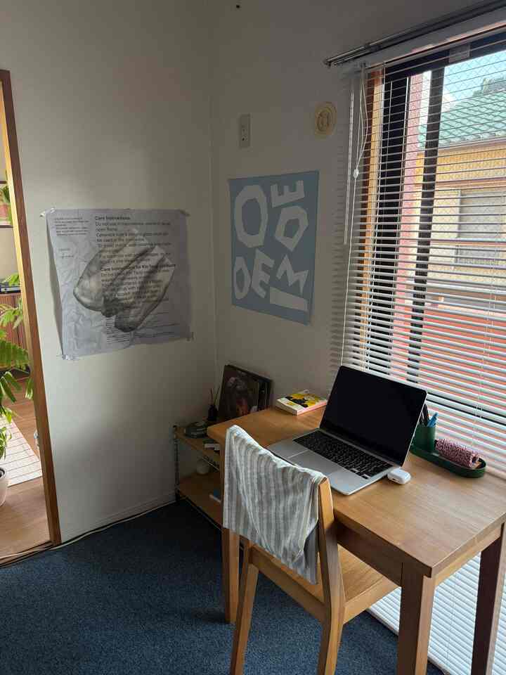 陽射しがよくあたる窓の前にデスクを移動させました🏡
目隠しカーテン如何でしょうか？
#ナチュラルインテリア #Ohouseshopping #2026Ohouse新生活　#ファブリック