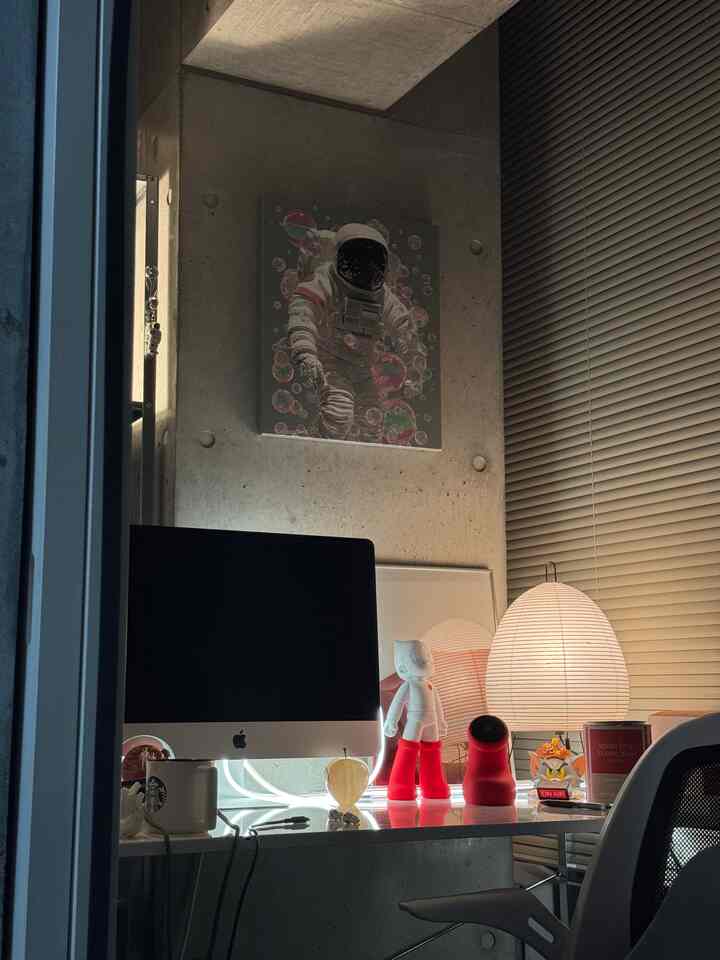 夜のデスク🌉

#デスク周り　#デスク
#インテリア　#ミッドセンチュリーモダン