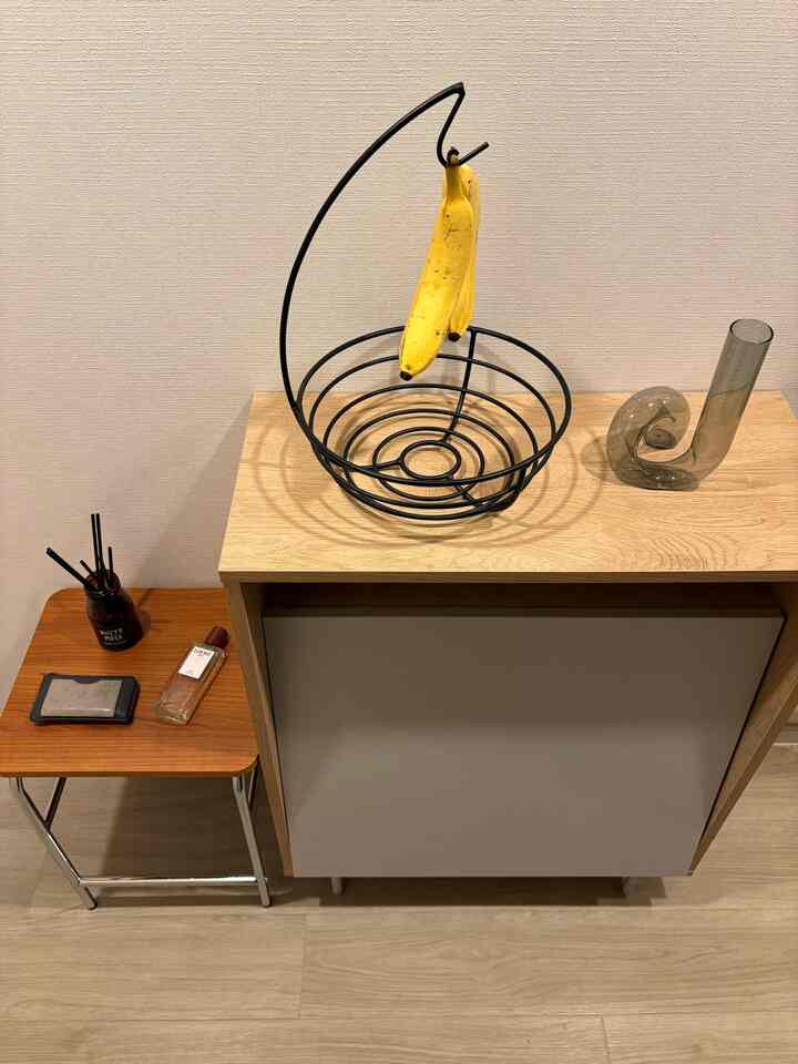 Tempat sampah dan bangku bergaya untuk memanfaatkan ruang lorong secara efektif di apartemen 1K ◎
#2026OhouseNewLife #ゴミ箱 #ペールストッカー #スツール #ディスプレイ