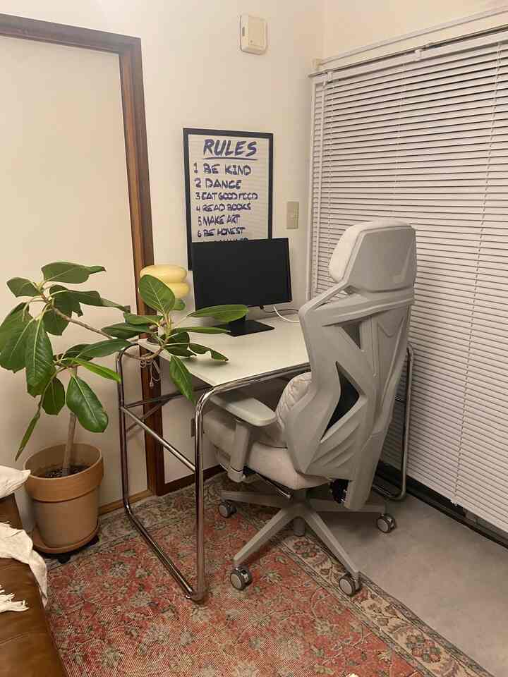 ついにデスクを新調✨🪴

#midcentury #midcenturymodern 
#ikea #1dk#ひとり暮らし#キッチン
 #インテリア #リビング #生活感のある暮らし 
#ミッドセンチュリー #ミッドセンチュリーモダン
#在宅勤務 #韓国インテリア#北欧インテリア#marketb
#2026Ohouse新生活
#ohouseshopping