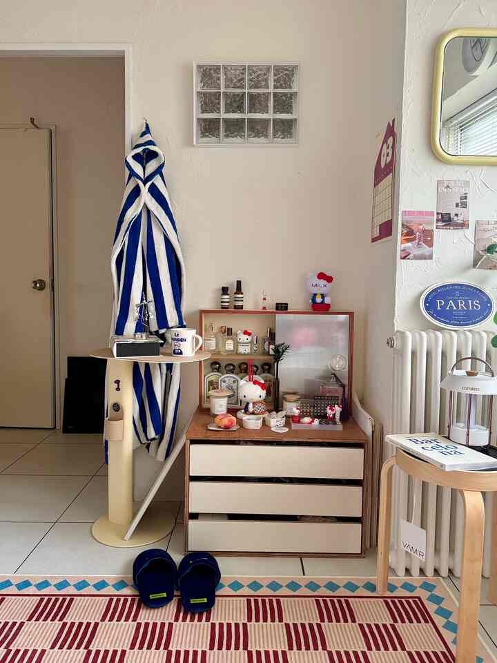 Ohouseのsaleで買った2個目のGlass Block
ポスター🧊小さいサイズもずっと欲しかったから
お得に買えて嬉しい🩵

大きい方は寝室に飾ってるからリビング用に
かったけど寝室に飾っても可愛くて飾る場所を
また迷ってる🙈

#2026Ohouse新生活 #ポスター #ポスターインテリア #寝室 #寝室インテリア #ベッドルーム #ベッドルームインテリア #myroom #침실인테리어 #침실 