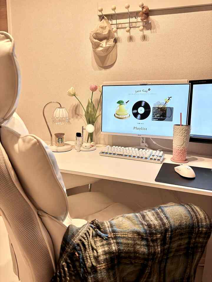 ホワイトインテリア好きにはおすすめ
存在感ありつつ、可愛く壁のアレンジができます！

#デスク周り
#ラック
#ホワイトインテリア