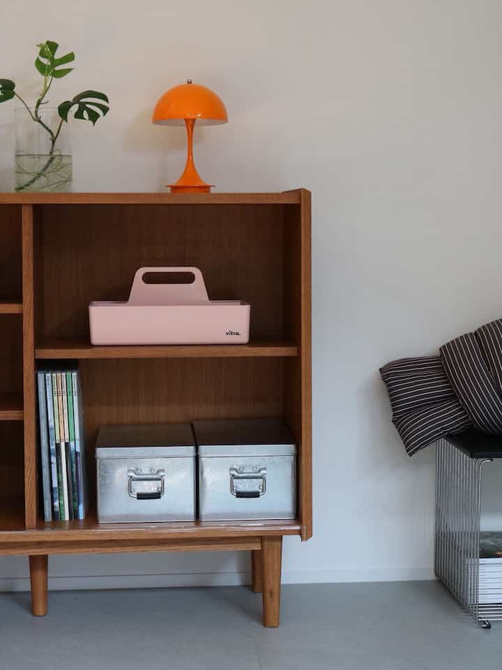 A cute Vitra toolbox that looks great in the living room 🩷

#vitra
#toolbox
#living