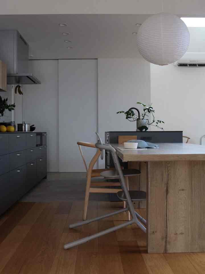 グレー×ウッドのダイニング🩶

#レモチェア
#cybex
#Yチェア
#CH24
