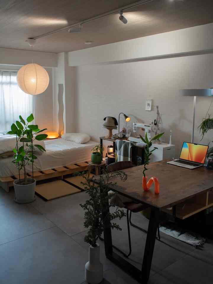 京都にも春が来て、歓喜○
改めて見ると、オレンジが多い部屋🟠

#Ohouseshopping #2026Ohouse新生活 #生活雑貨 #ルームウェア #スリッパ #一人暮らし #賃貸 #ワンルーム #1R #照明 #間接照明 #フロアタイル #HAY #IKEA #無印良品 #京都