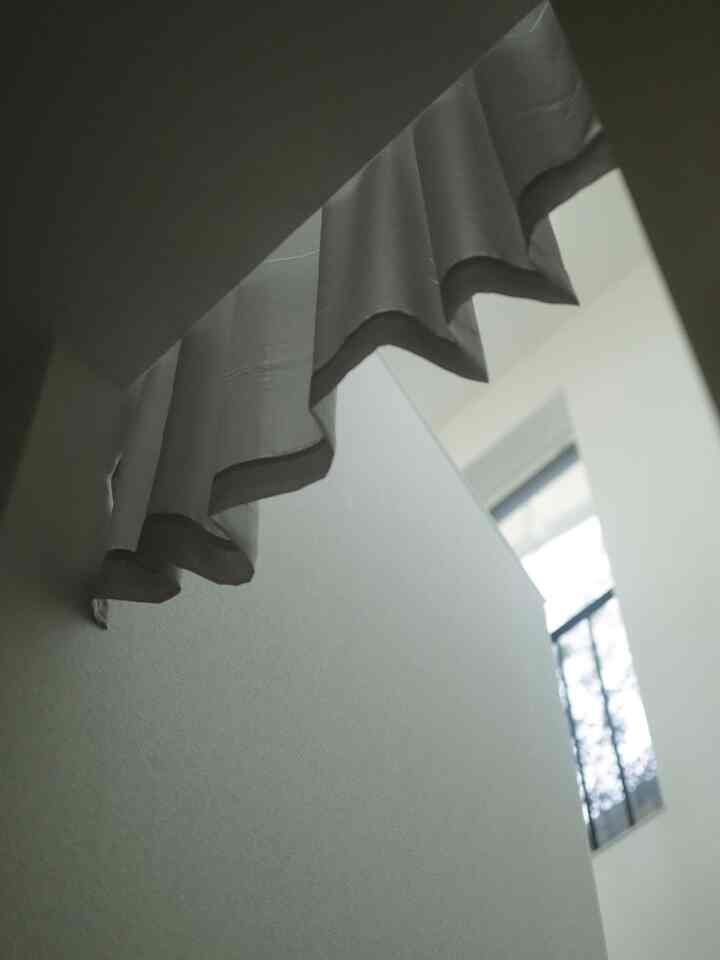 2Fリビングへ上がる階段の区切りとして
　
階段上へ透け感の綺麗なカーテンをかけて、視線が上がるように。ふわふわと揺れて素敵です。
　

#Ohouseshopping #2026Ohouse新生活 #レースカーテン #シフォンカーテン #カーテン